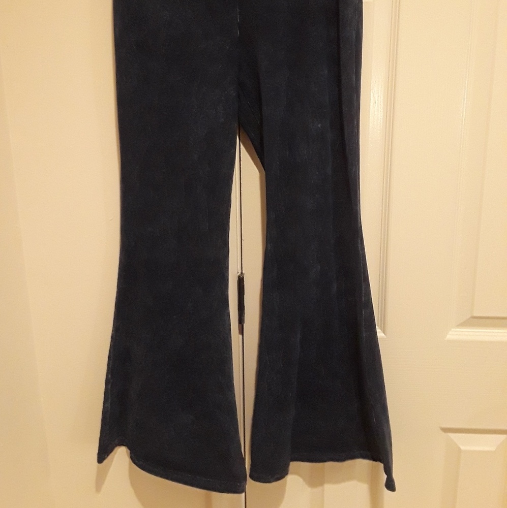 Chatoyant flare stretch pants